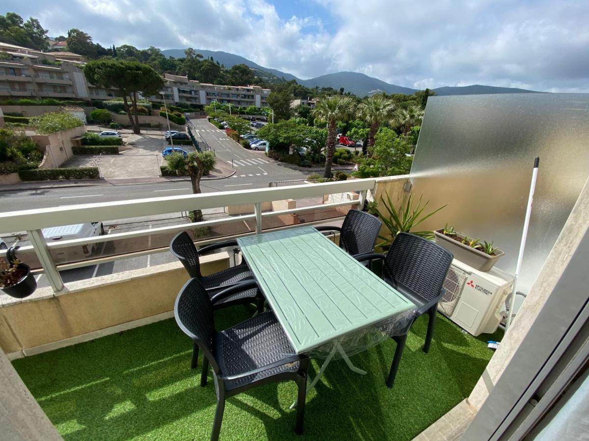 Studio 207-Les pieds dans l’eau à 30m de la plage Cavalaire-sur-Mer Exterior foto